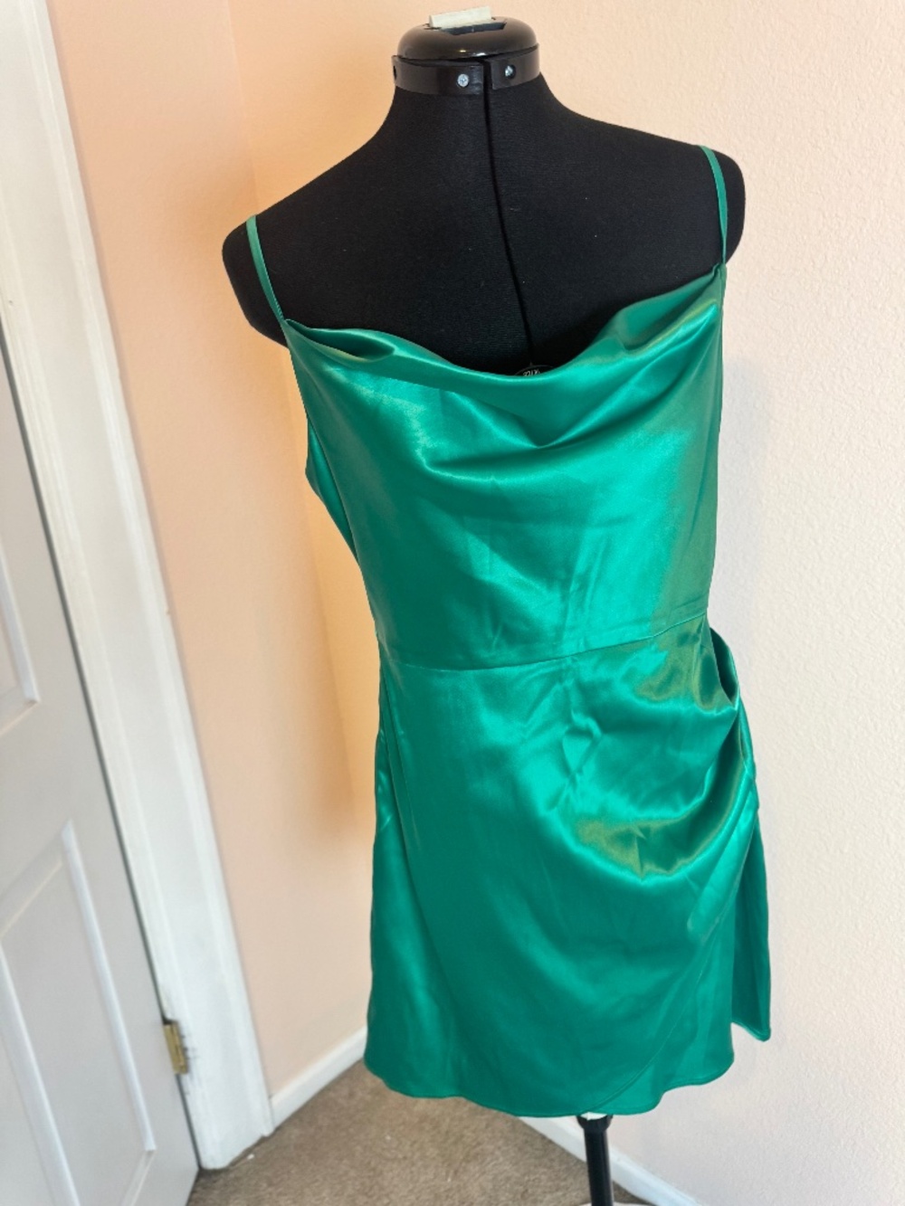 Homecoming Lulus NWT Midnight Chic Satin Cowl Neck Mini Tulip Dress M Green